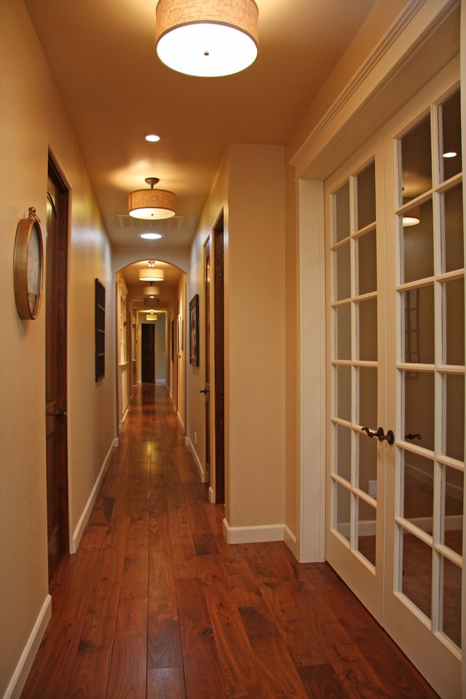 Hallway - traditional hallway idea in Sacramento