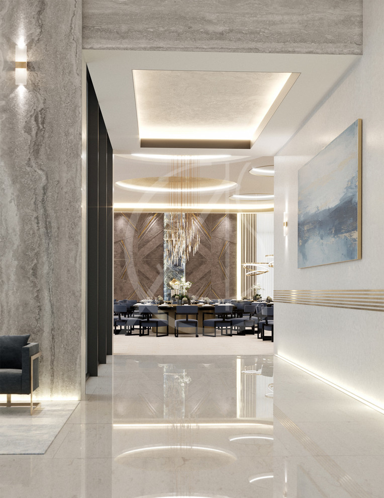 Cette photo montre un très grand couloir moderne avec un mur blanc, un sol en marbre et un sol blanc.