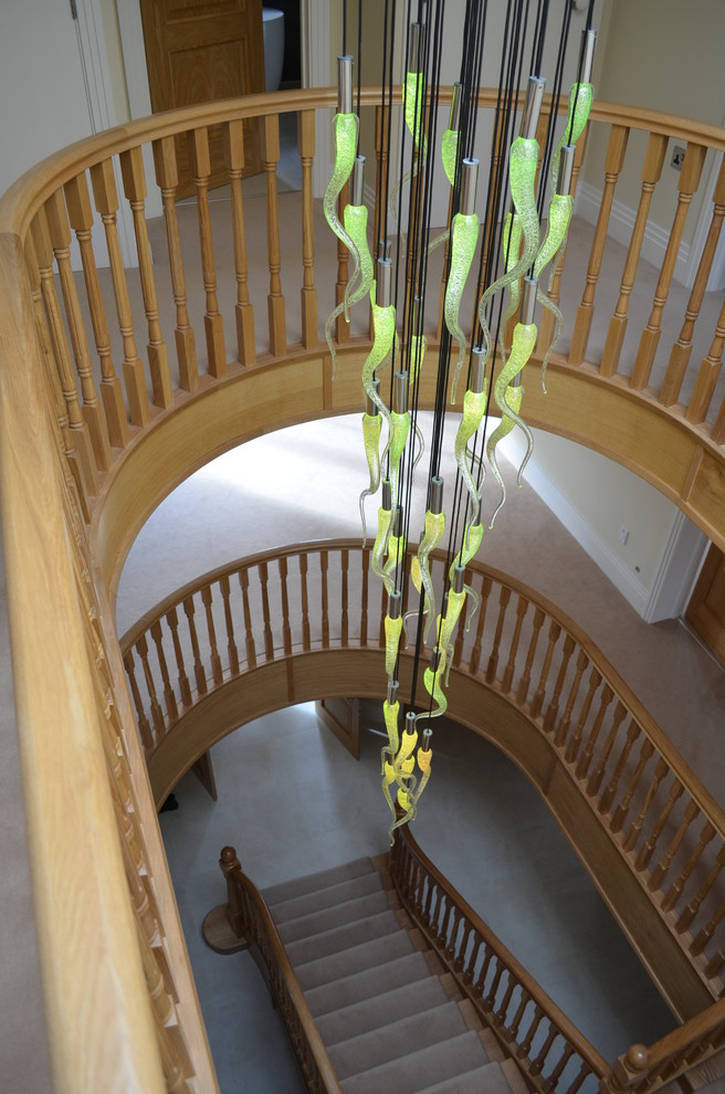 Geräumige Moderne Treppe in Hertfordshire