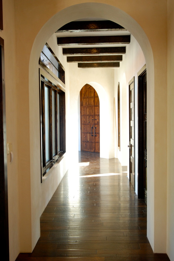 Пример оригинального дизайна: коридор в средиземноморском стиле