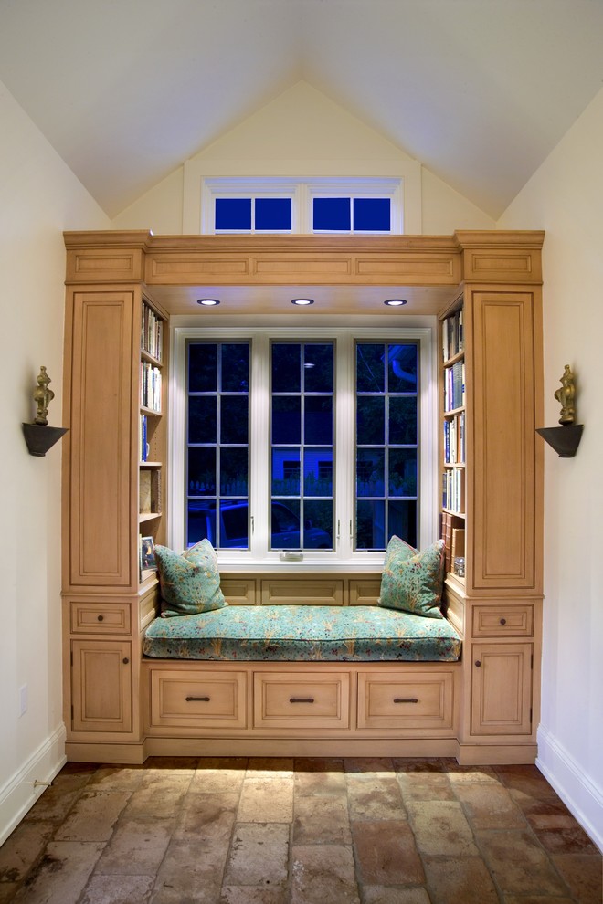 Example of a classic hallway design in Philadelphia with white walls