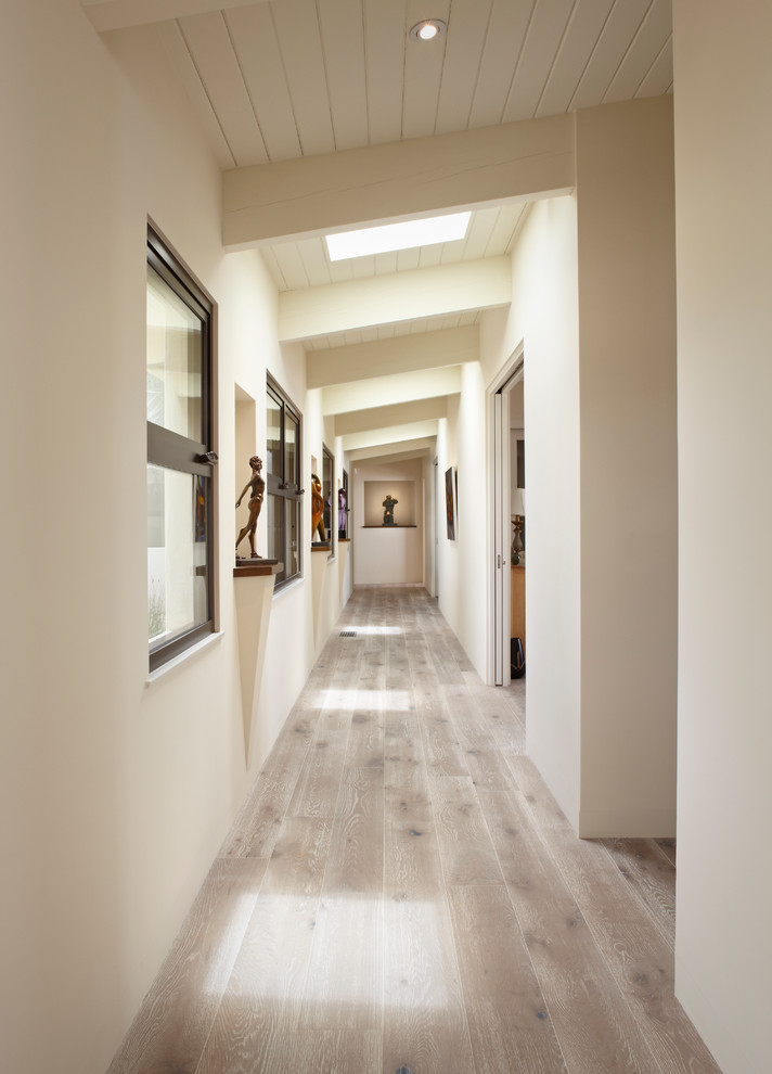 Diseño de recibidores y pasillos actuales con suelo beige