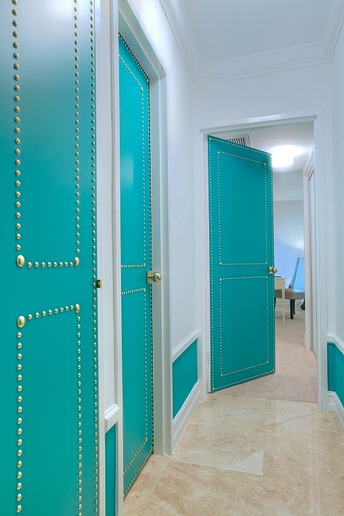 Example of an eclectic hallway design in Miami