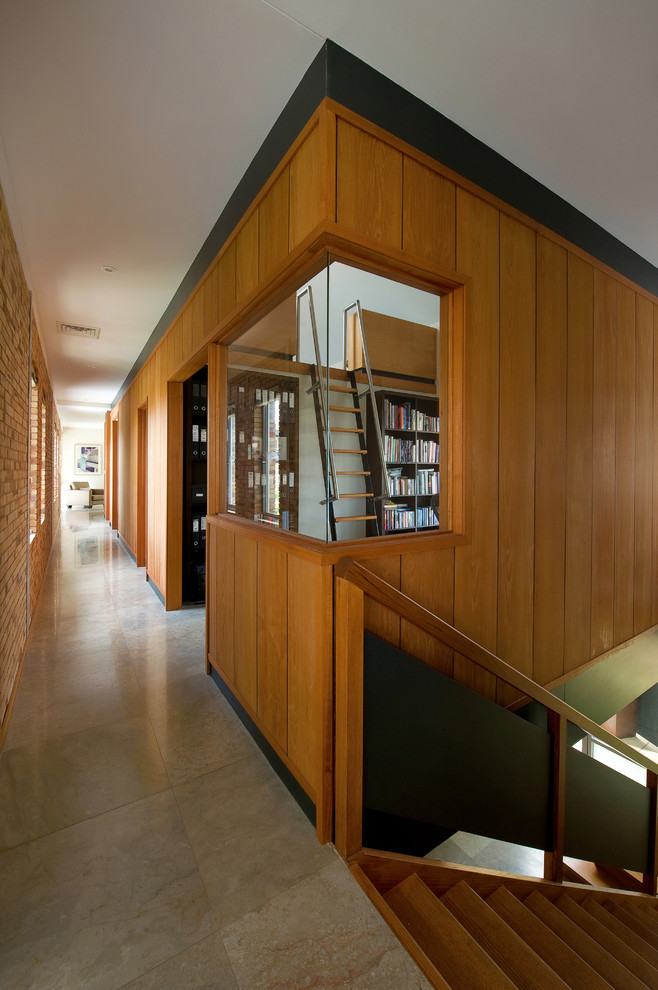 Идея дизайна: коридор среднего размера в современном стиле