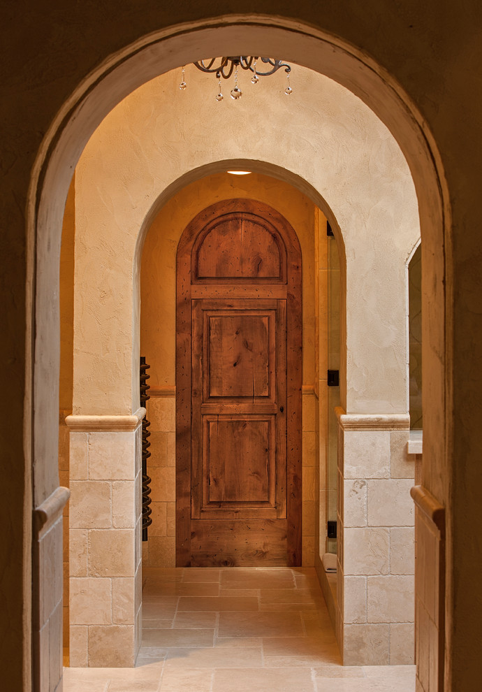 Foto di un grande ingresso o corridoio rustico con pareti beige