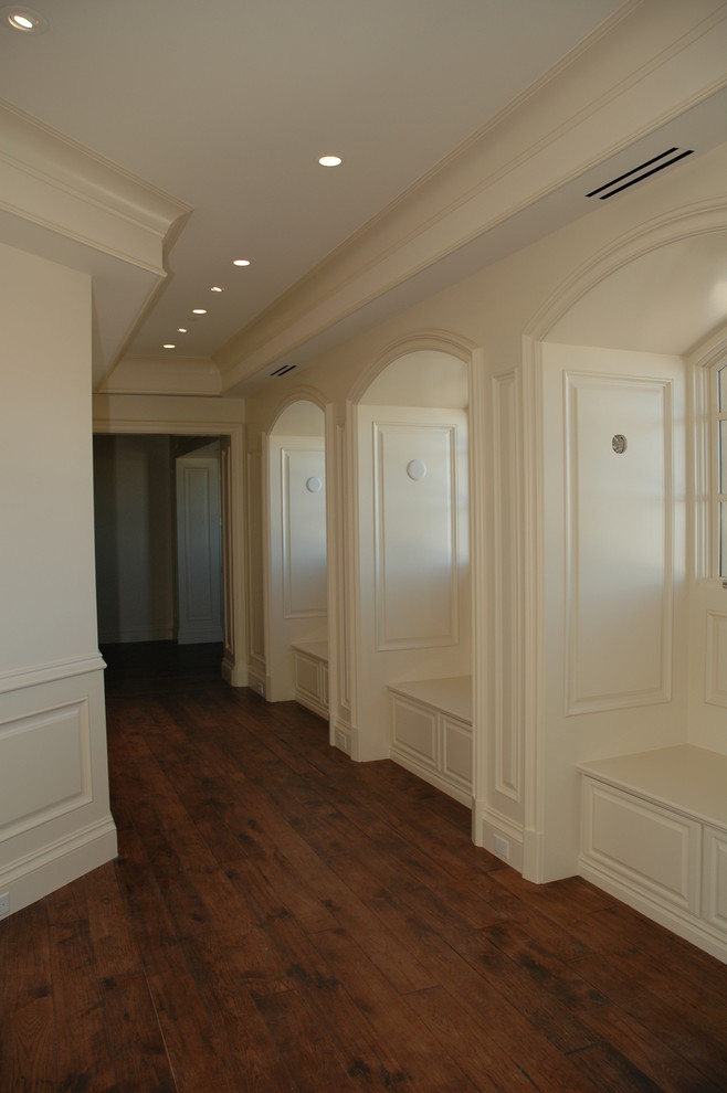 Hallway - traditional hallway idea in Las Vegas