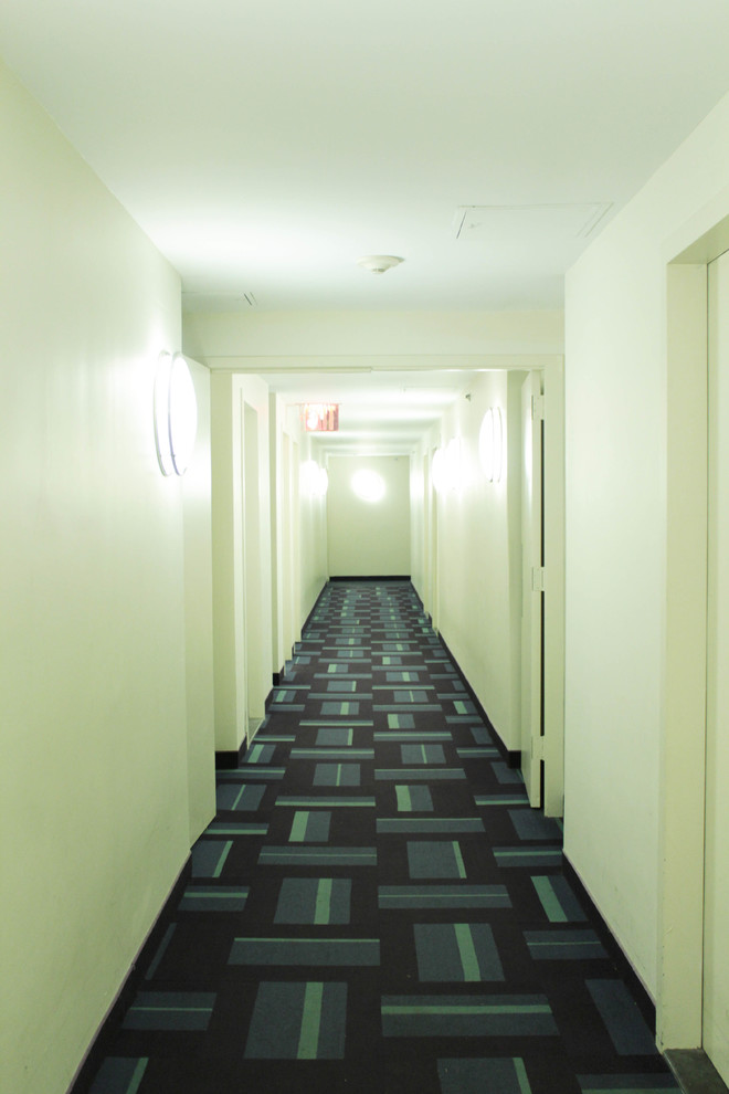 Пример оригинального дизайна: коридор в стиле неоклассика (современная классика)