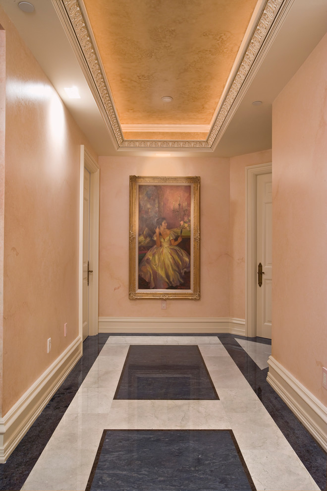 Idée de décoration pour un couloir tradition.