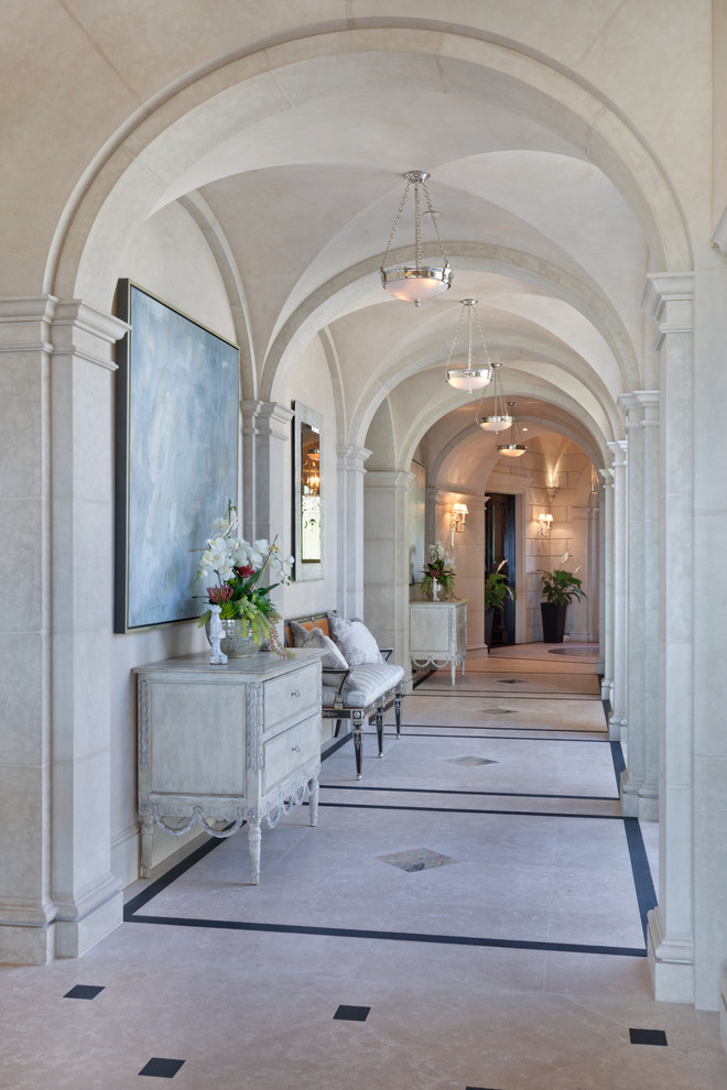 Modelo de recibidores y pasillos clásicos grandes con suelo de mármol