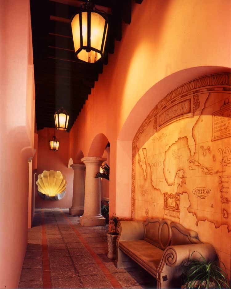 他の地域にあるトロピカルスタイルのおしゃれな廊下の写真
