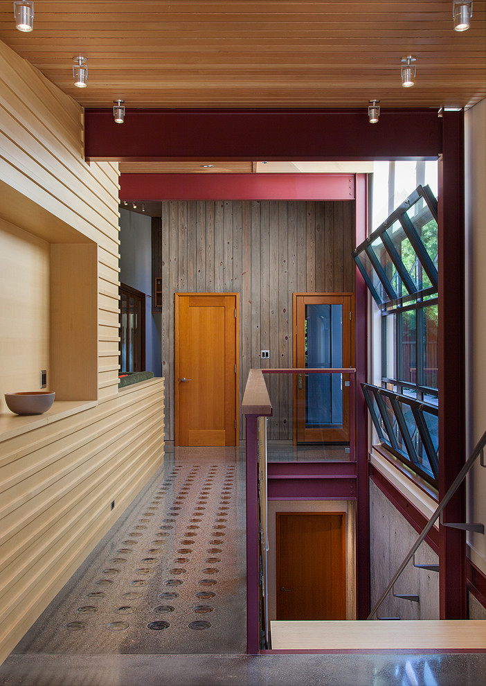 Источник вдохновения для домашнего уюта: коридор в стиле лофт с бетонным полом