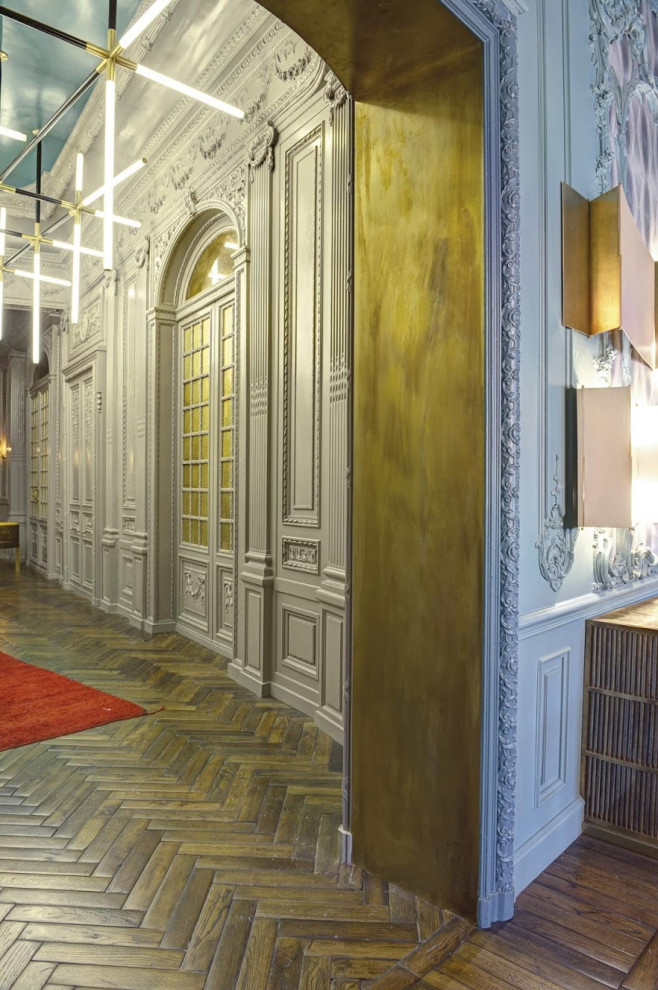 Стильный дизайн: большой коридор в стиле фьюжн - последний тренд