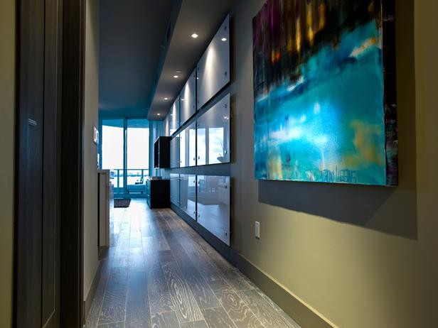 Hallway - modern hallway idea in Miami