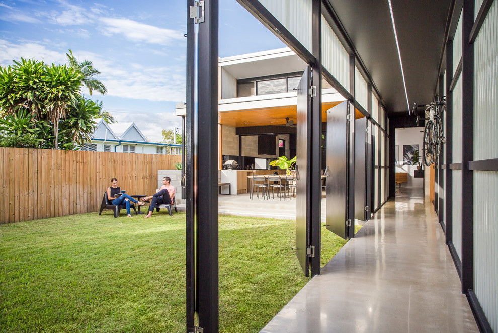 Moderner Flur mit Betonboden und grauem Boden in Sydney
