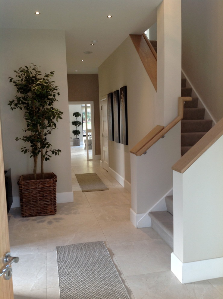 Mid-sized trendy porcelain tile hallway photo in Palma de Mallorca with beige walls