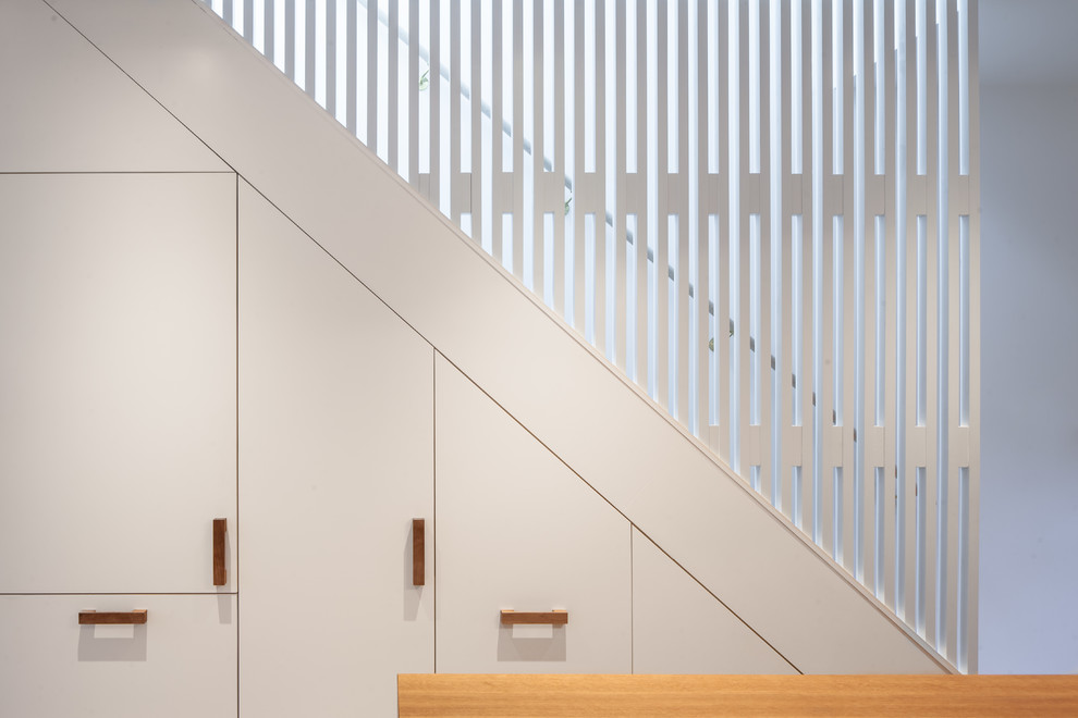 Свежая идея для дизайна: лестница среднего размера в стиле модернизм - отличное фото интерьера