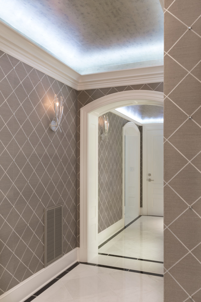 На фото: коридор среднего размера в современном стиле с серыми стенами и мраморным полом с