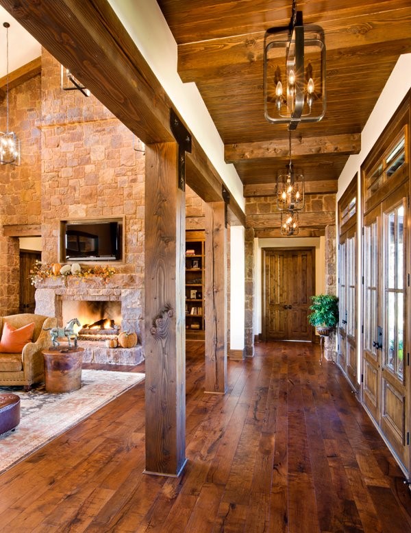 Example of an eclectic hallway design in Austin