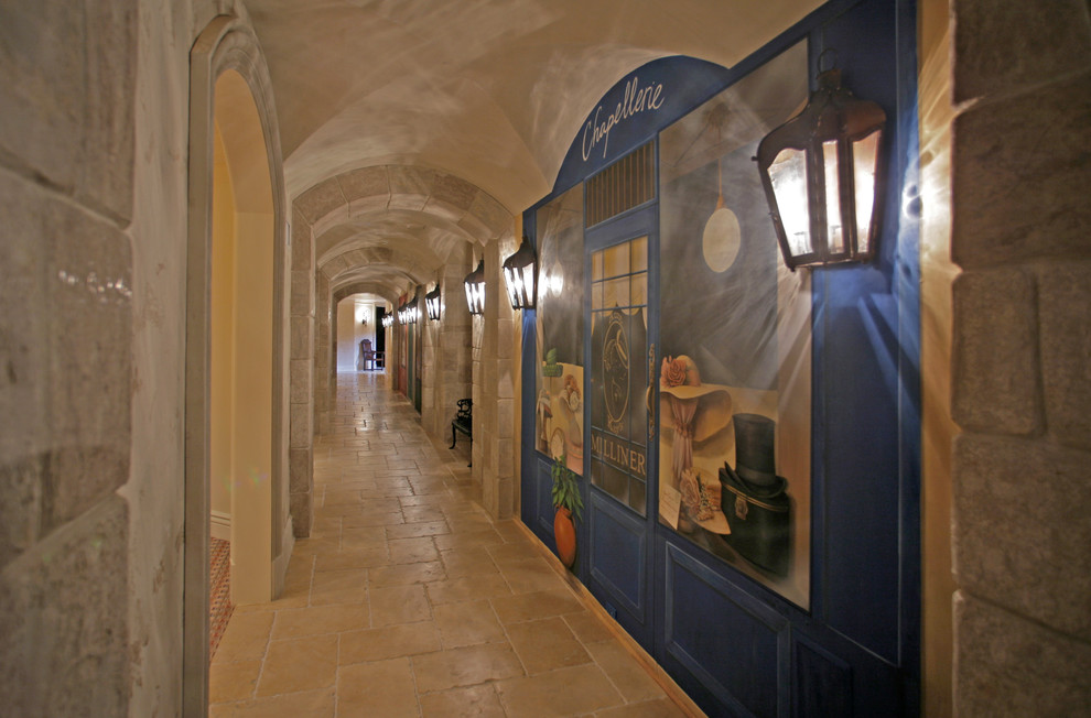 Immagine di un ingresso o corridoio classico