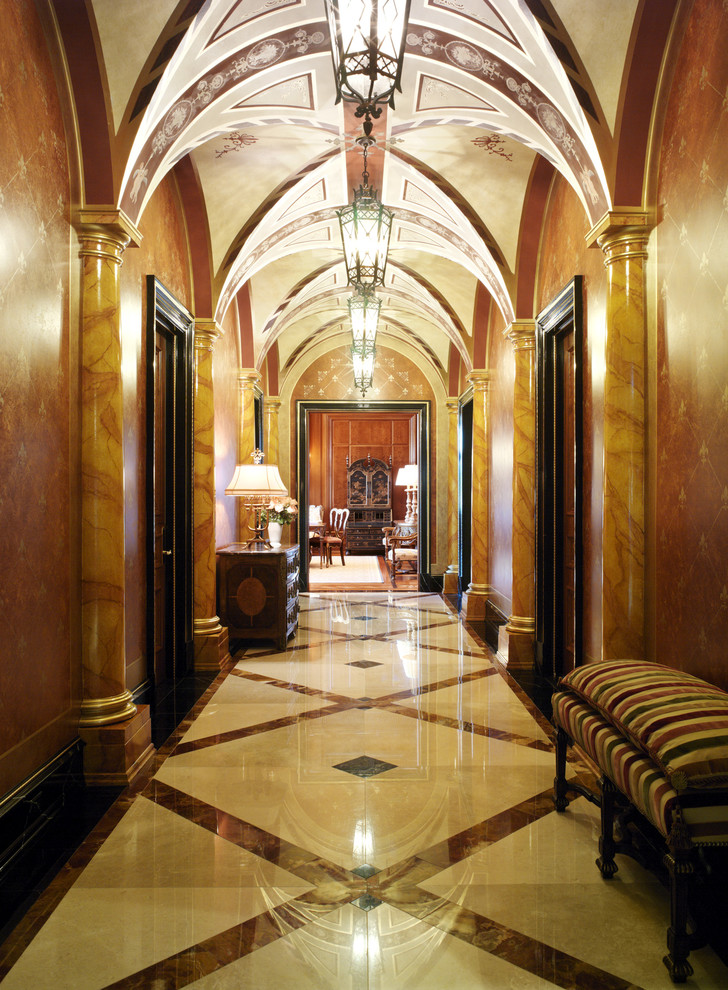 Modelo de recibidores y pasillos clásicos con suelo de mármol