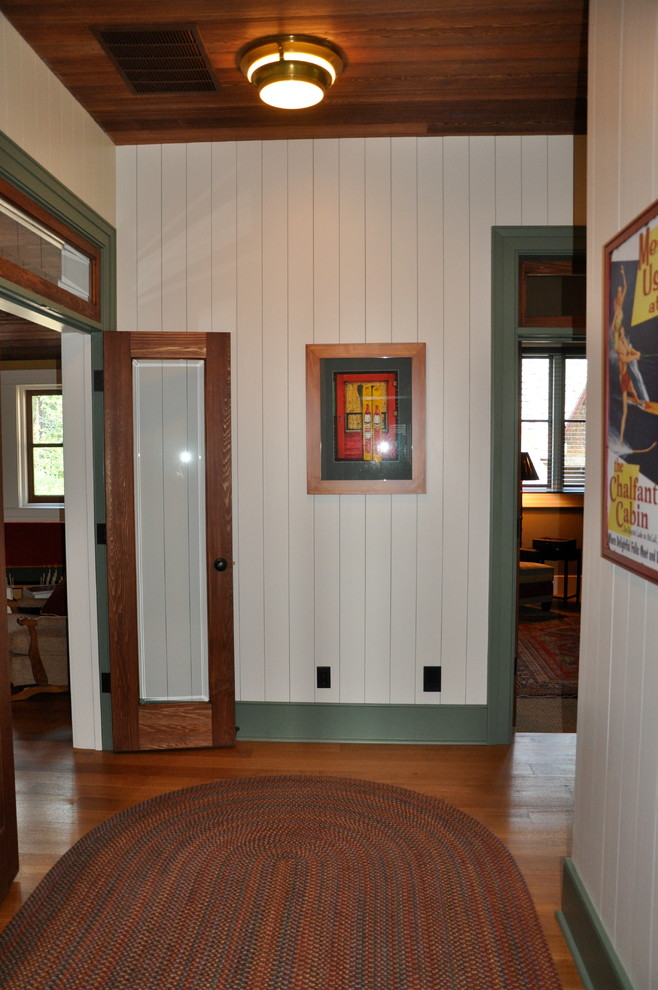 Example of a classic hallway design in Boise