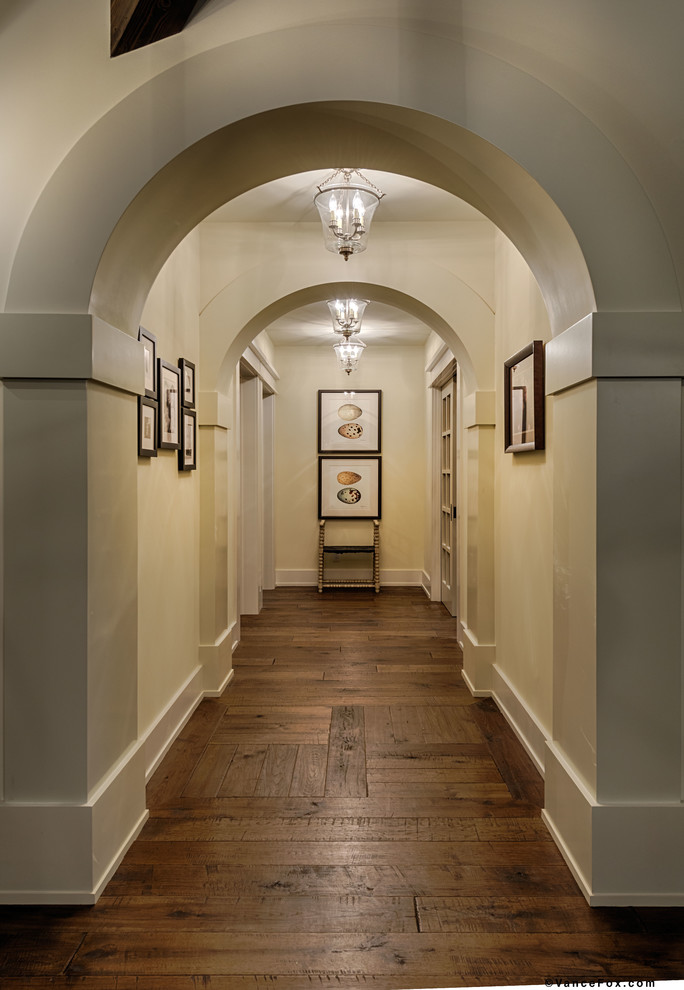 Пример оригинального дизайна: коридор в стиле кантри