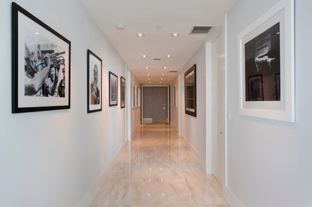 Hallway - contemporary hallway idea in Miami
