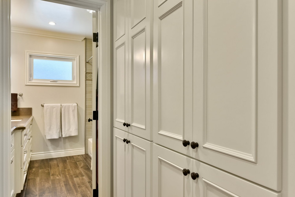 Sunnyside Kitchen Revamp Clásico Recibidor y pasillo Los Ángeles