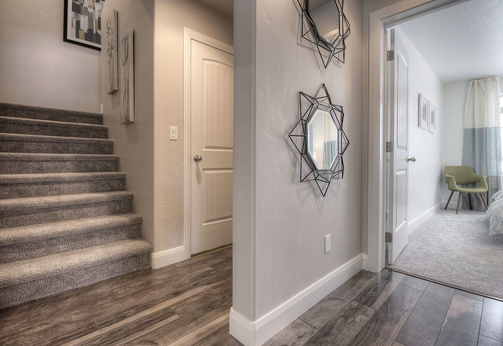 Example of a transitional hallway design in Boise