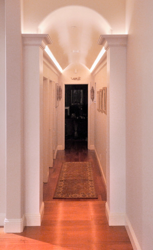 Источник вдохновения для домашнего уюта: коридор в классическом стиле