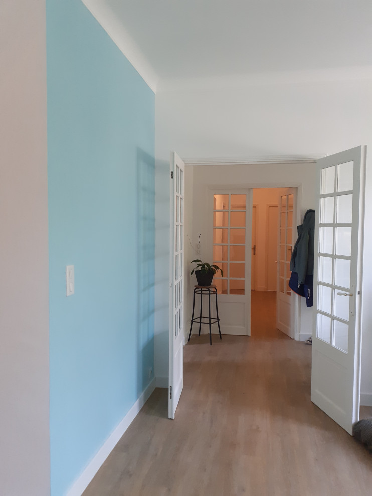Huge danish vinyl floor and beige floor hallway photo in Montpellier with blue walls