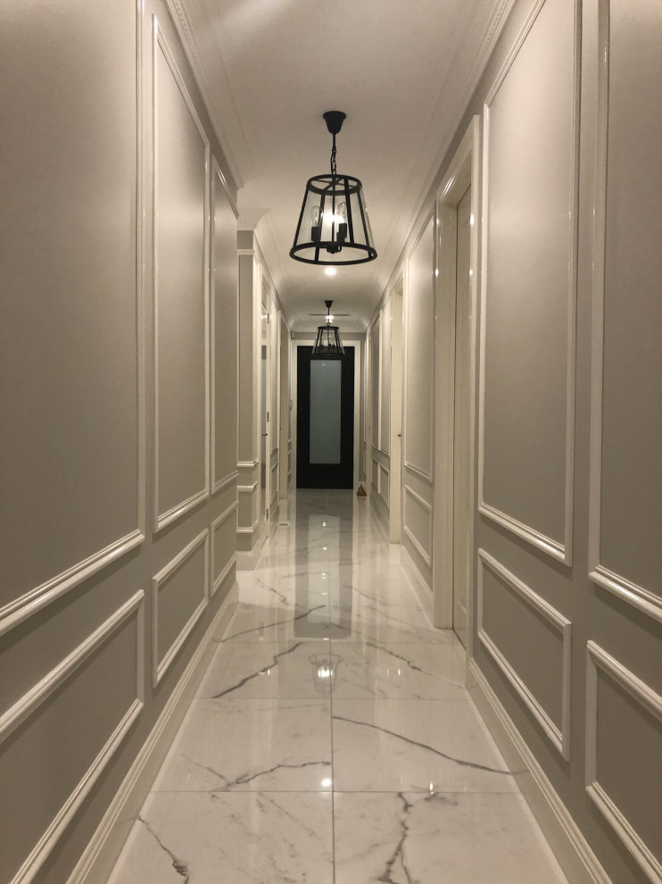 Example of a classic wainscoting hallway design in Melbourne