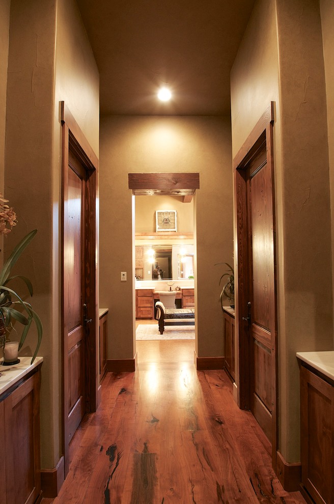 Example of a mountain style hallway design in Austin