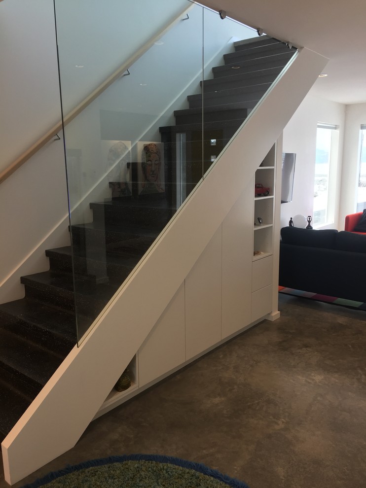 Идея дизайна: лестница среднего размера в стиле модернизм