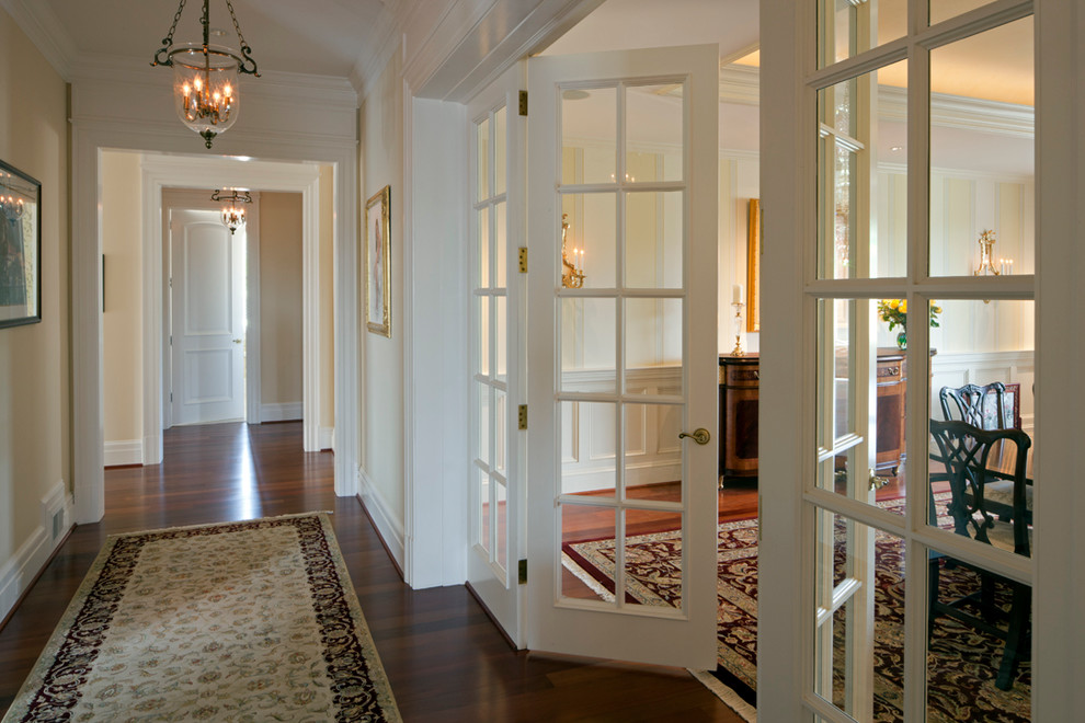Example of a classic hallway design in Baltimore