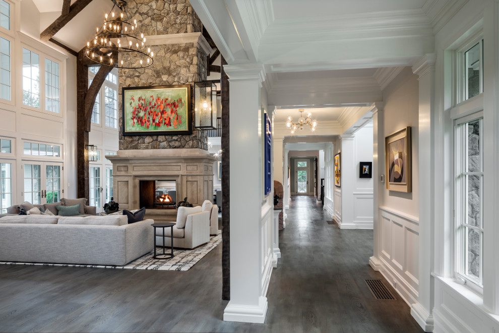 Example of a transitional hallway design in New York