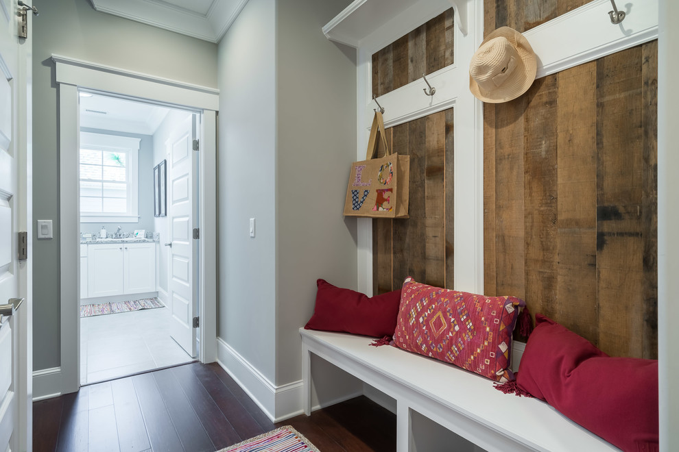 Источник вдохновения для домашнего уюта: коридор в современном стиле с полом из бамбука