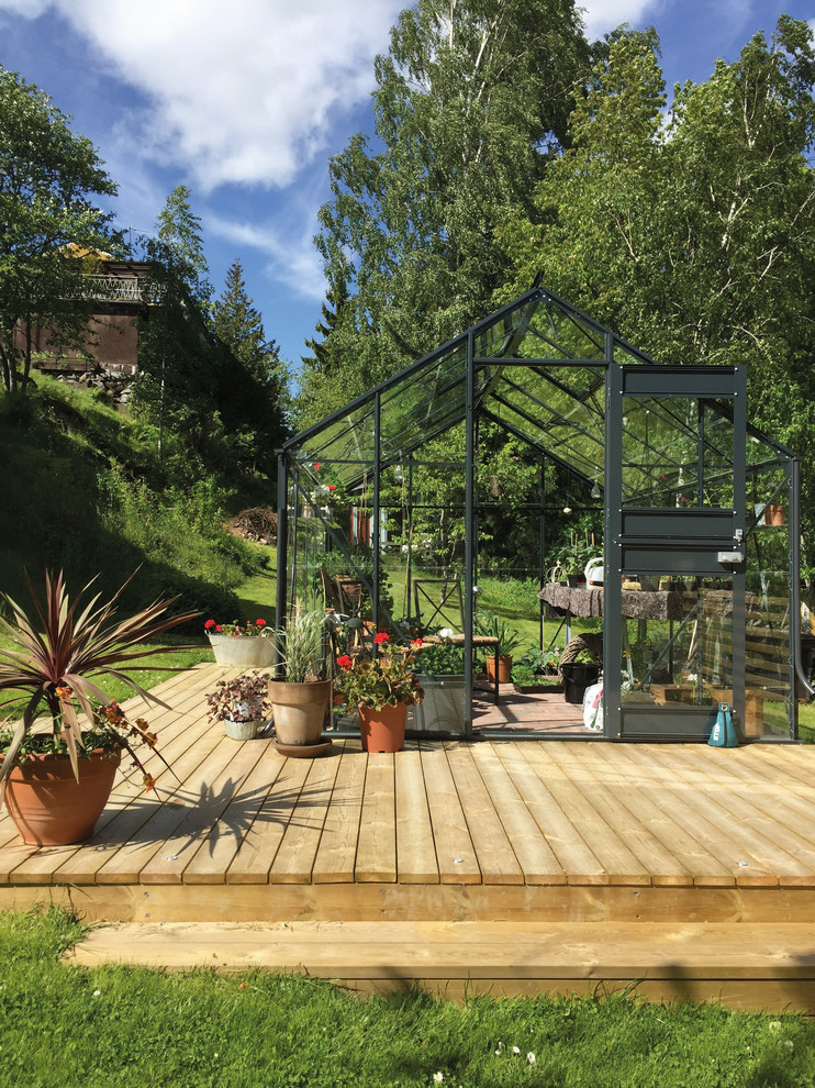 Источник вдохновения для домашнего уюта: участок и сад среднего размера в стиле модернизм