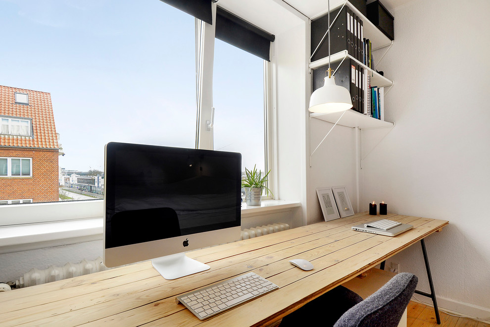 オーフスにある北欧スタイルのおしゃれなホームオフィス・書斎の写真