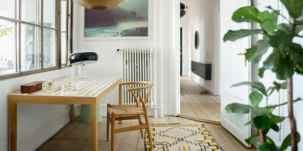 コペンハーゲンにある北欧スタイルのおしゃれなホームオフィス・書斎の写真