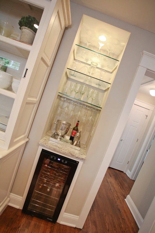 Example of a small minimalist home bar design in Charlotte
