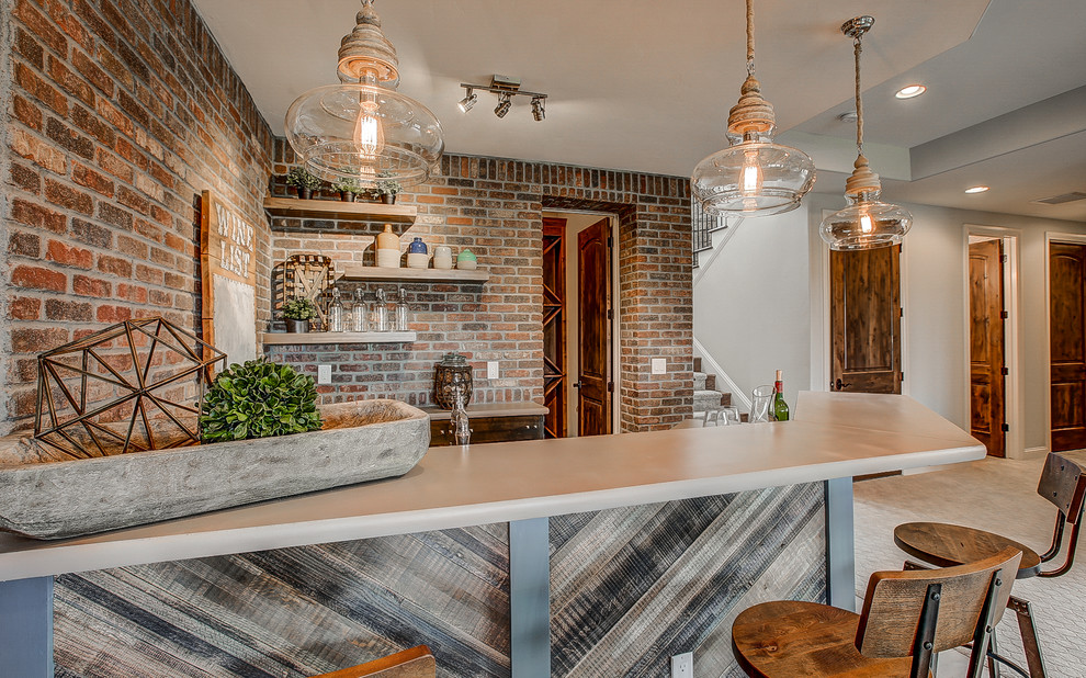 Immagine di un angolo bar con lavandino moderno di medie dimensioni con lavello sottopiano, top in cemento, paraspruzzi con piastrelle a mosaico, pavimento in ardesia e pavimento grigio