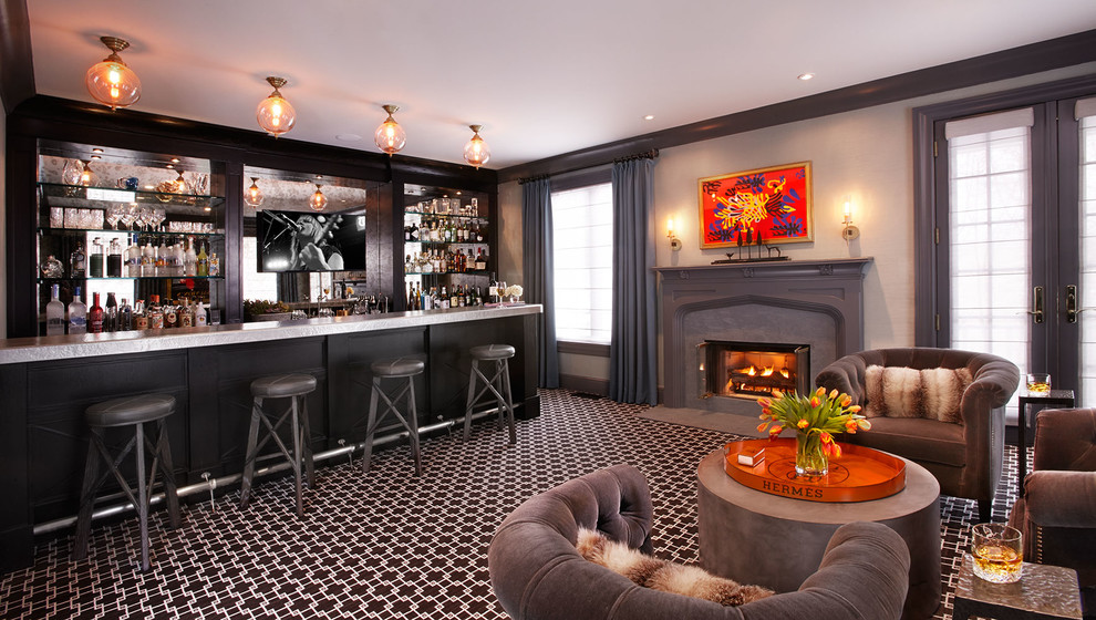 Свежая идея для дизайна: большой домашний бар в современном стиле с барной стойкой, ковровым покрытием и разноцветным полом - отличное фото интерьера