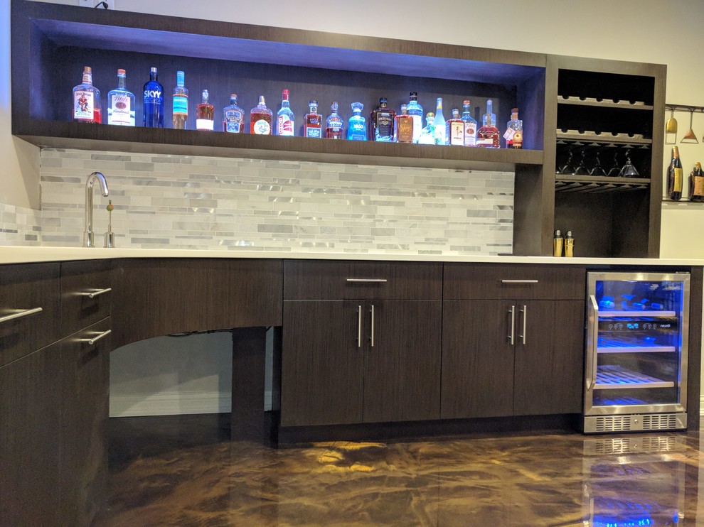 Photo of a modern home bar in Indianapolis.