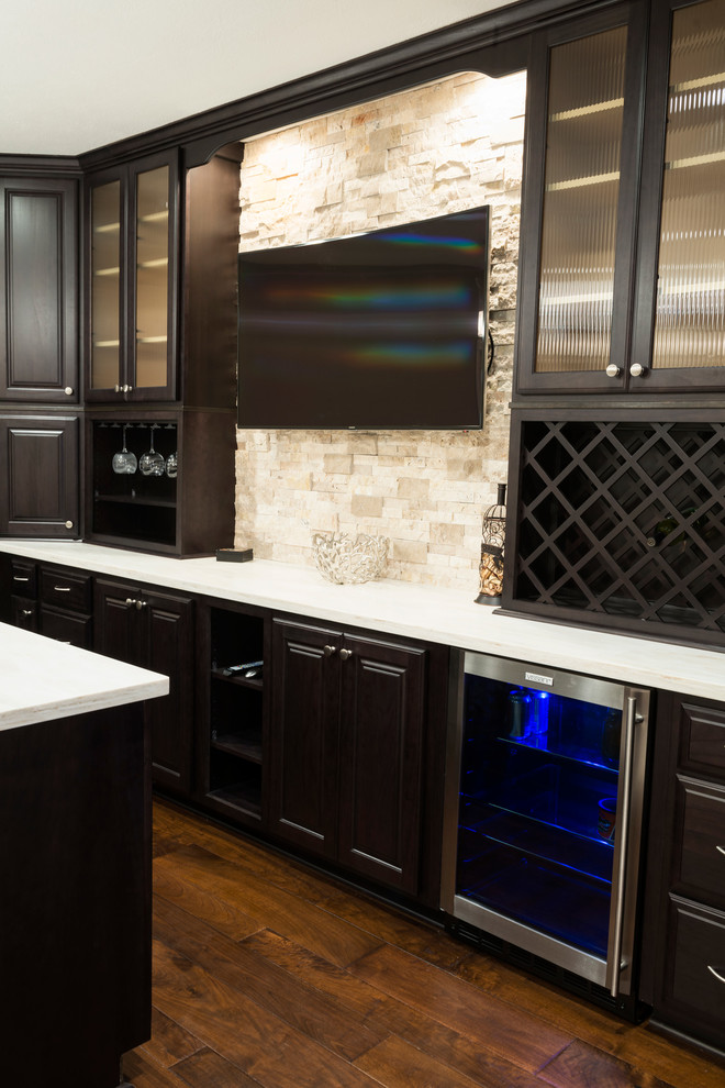 Medium sized contemporary galley breakfast bar in Indianapolis with dark wood cabinets, composite countertops, beige splashback, stone tiled splashback, a submerged sink, dark hardwood flooring and raised-panel cabinets.