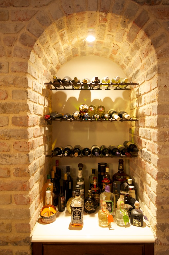 Photo of a small mediterranean home bar in Tel Aviv.