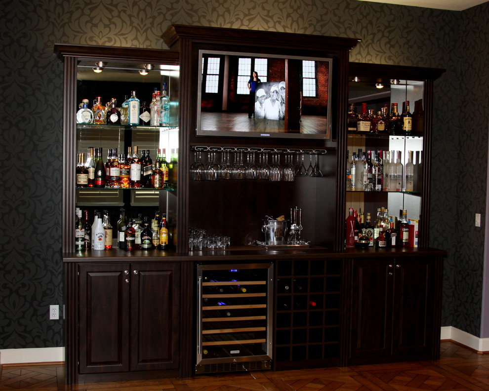 Foto de bar en casa clásico de tamaño medio