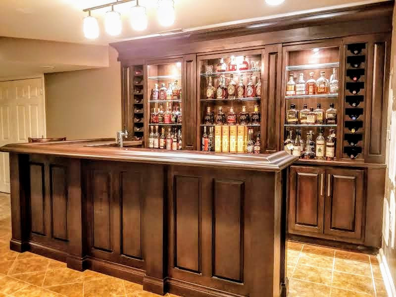 Medium sized classic home bar in Phoenix.