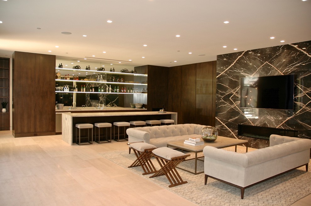 Große Moderne Hausbar mit Bartheke, flächenbündigen Schrankfronten und dunklen Holzschränken in Los Angeles