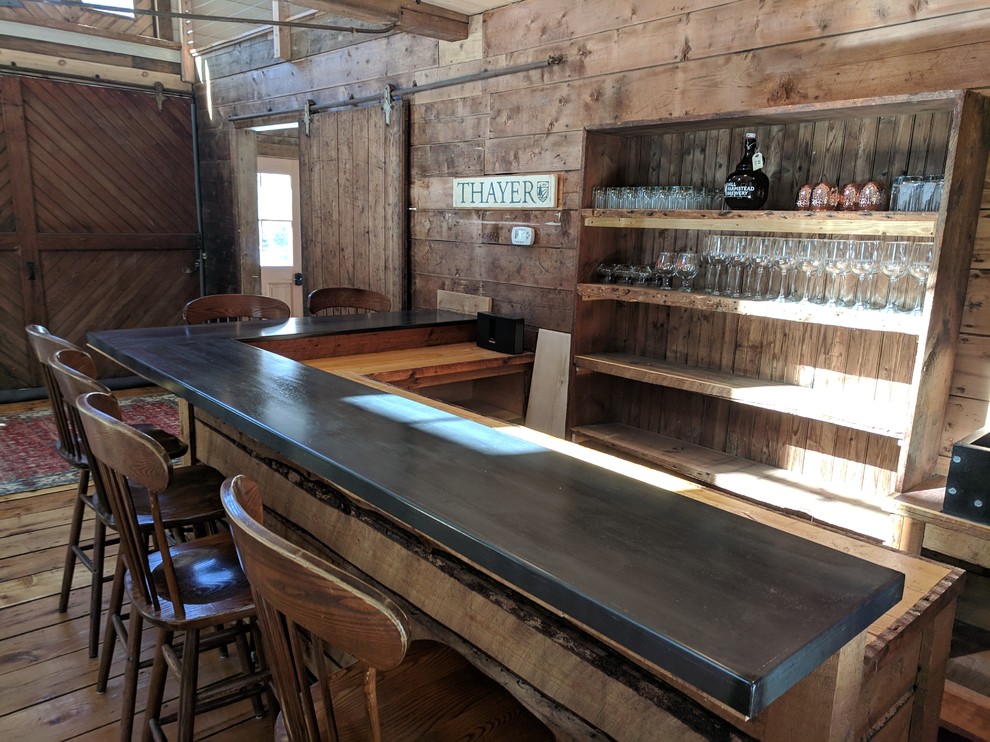 This is an example of a rustic home bar in Burlington.